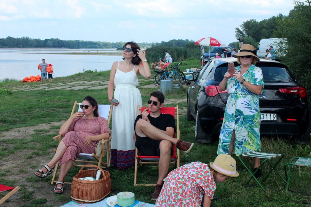 Piknik na brzegu rzeki